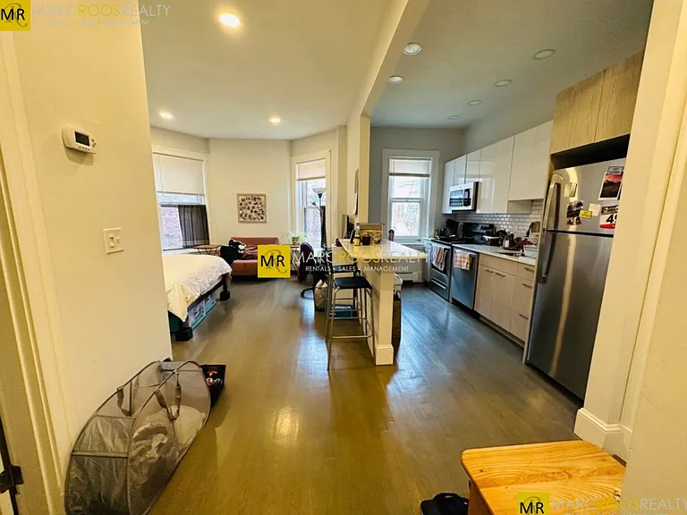 380 Commonwealth Ave — Photo 1