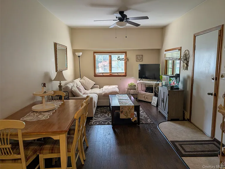 39 Wenwood Dr — Photo 2