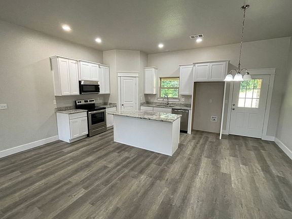 4th image of 122 Watch Hill Dr