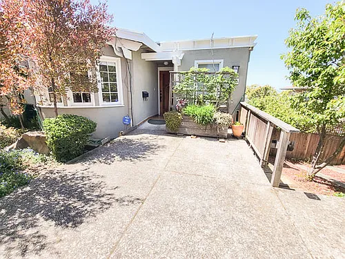 560 Colusa Ave #2 Photo 1