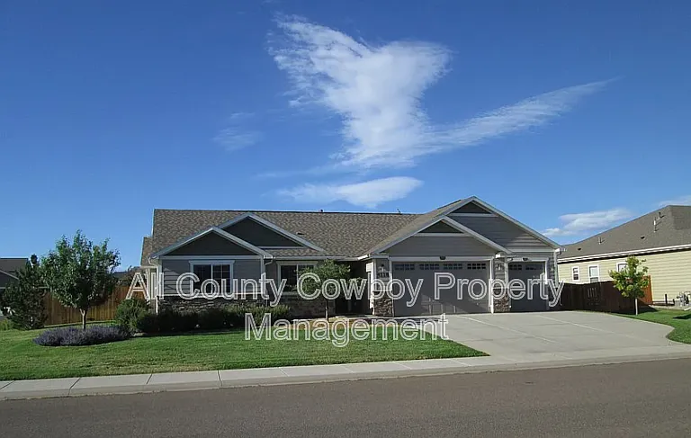 4118 Cliff St — Photo 2