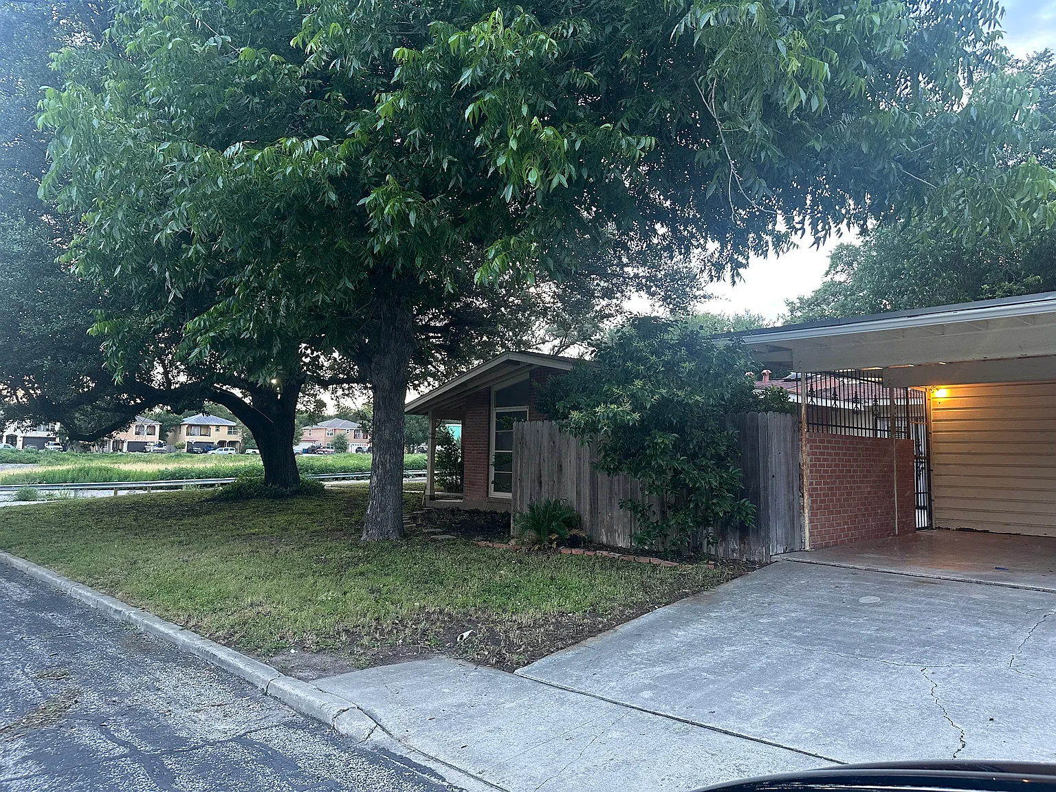 4 bed, 1610 sqft, $2,200 — Photo 4