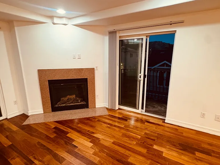 2410 Naomi St #112 — Photo 6
