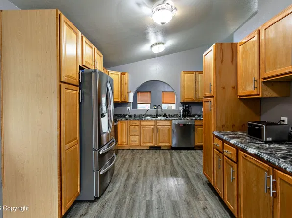 2001 Wagonhammer Ln, Gillette, WY 82718