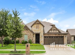 334 S Hill Dr, Waxahachie, TX 75165