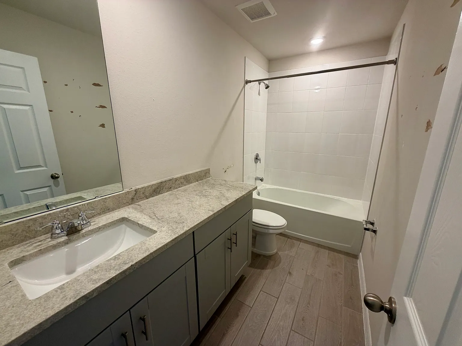 4 bed, 2702 sqft, $2,800 — Photo 4