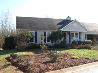 609 Oak Valley Dr, Simpsonville, SC 29681