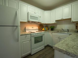 2 Admiralty Dr APT 2, Middletown, RI 02842