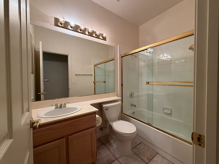 2833 Catalina Dr — Photo 21