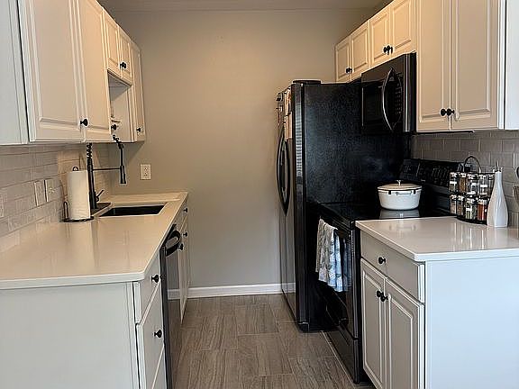 Kitchen 
11’5” x 15’7”
