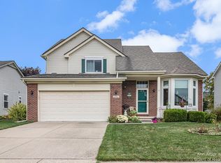6588 E Summerdale Cir, Ypsilanti, MI 48197