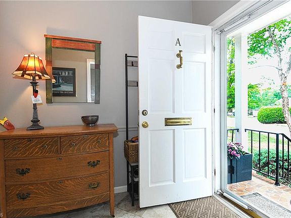3rd image of 33 Fountain Manor Dr Unit A