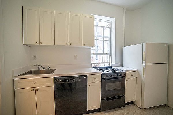 1st image of 320 E 91st St #4RE