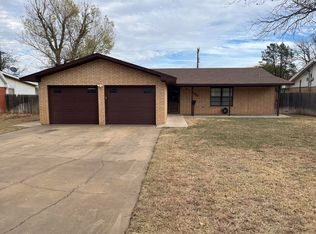 1312 Yonkers St, Plainview, TX 79072