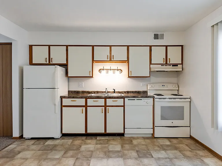 Woodcreek Apartments — Photo 8