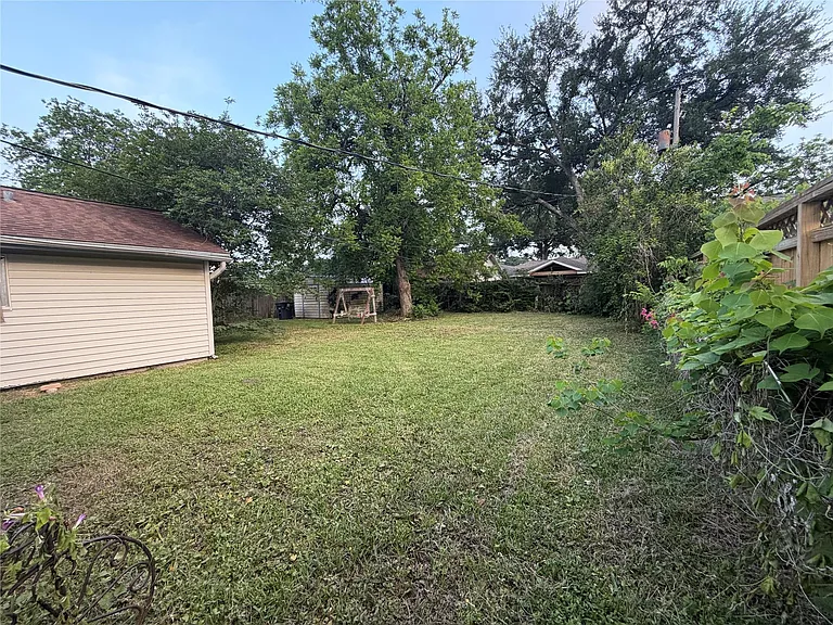 8602 Glenlea St — Photo 9