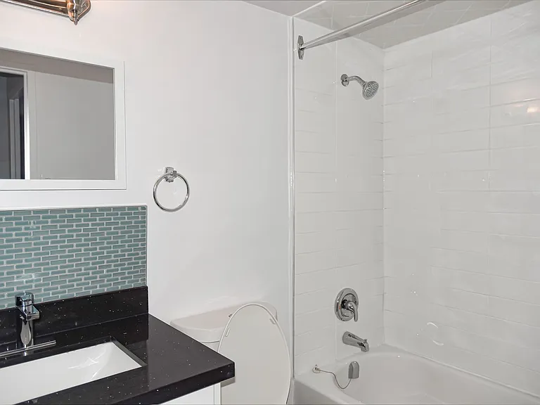 2185 Lawrence Ave E — Photo 37