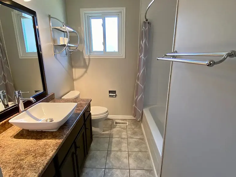 92 Leaside Dr #UPPER — Photo 4