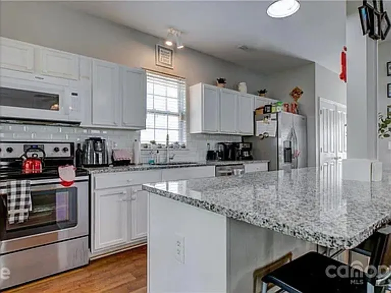 4729 Eaves Ln — Photo 7