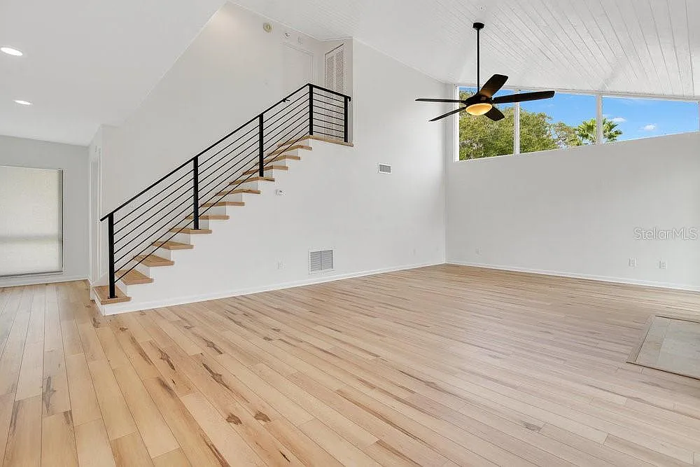 3 bed, 2.0 bath, 1921 sqft, $3,250 — Photo 3