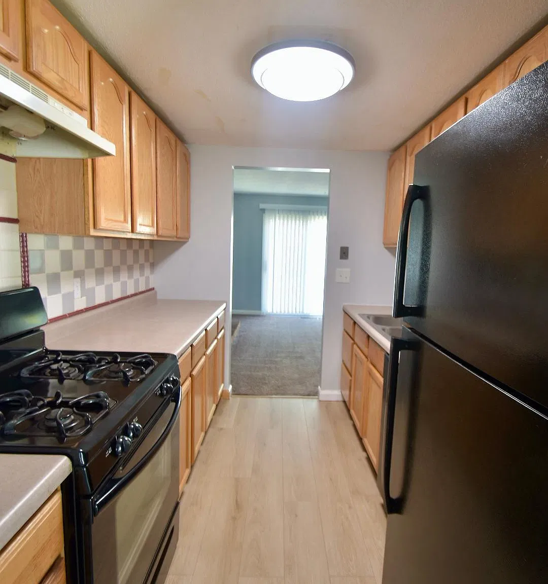 4 bed, 2200 sqft, $2,450 — Photo 2