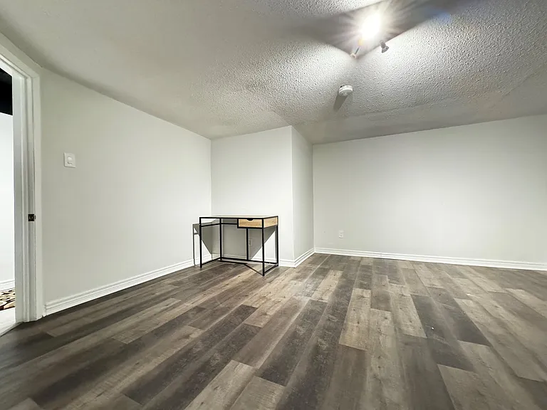 121 University Ave E #2 — Photo 13