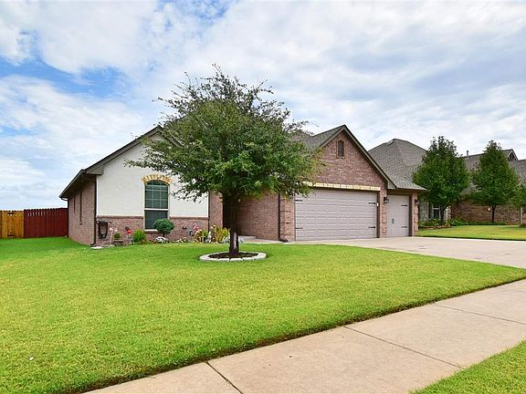 2nd image of 4306 NE Mossy Oak Dr
