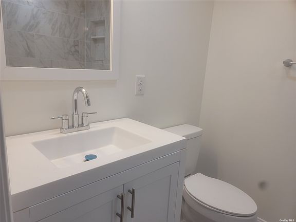 5th image of 106 Brook St