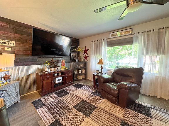 4th image of 1231 N Baird Ave