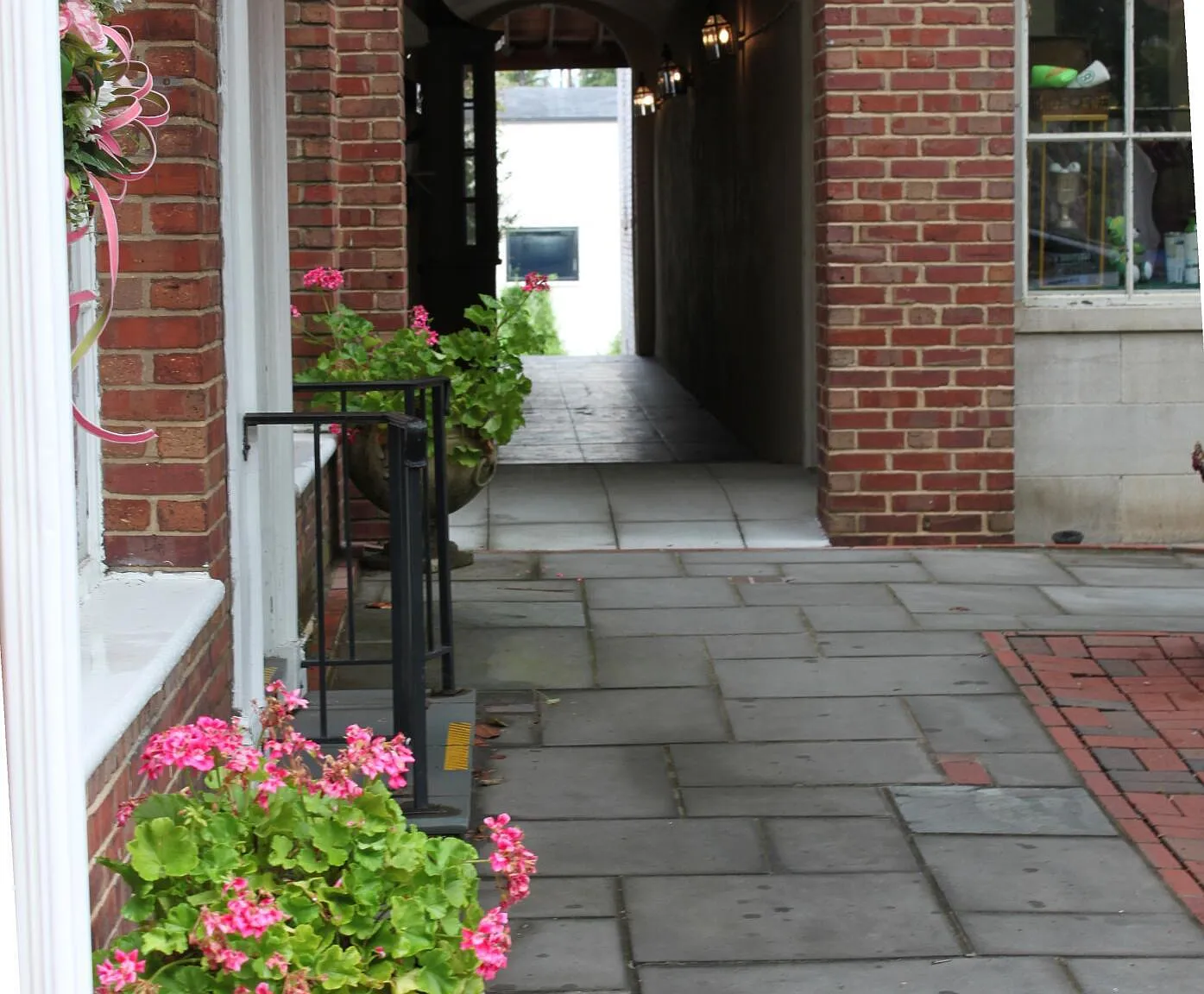 1 bed, 1.0 bath, $1,300 — Photo 1