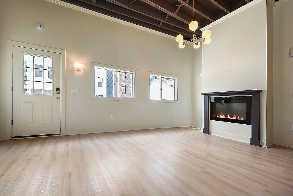 1 bed, 1050 sqft, $2,150 — Photo 4