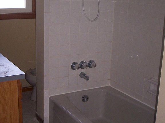 5th image of 227 Grand Ave