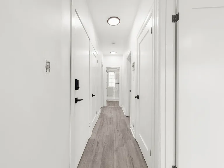 166 Wentworth St S #1 — Photo 3