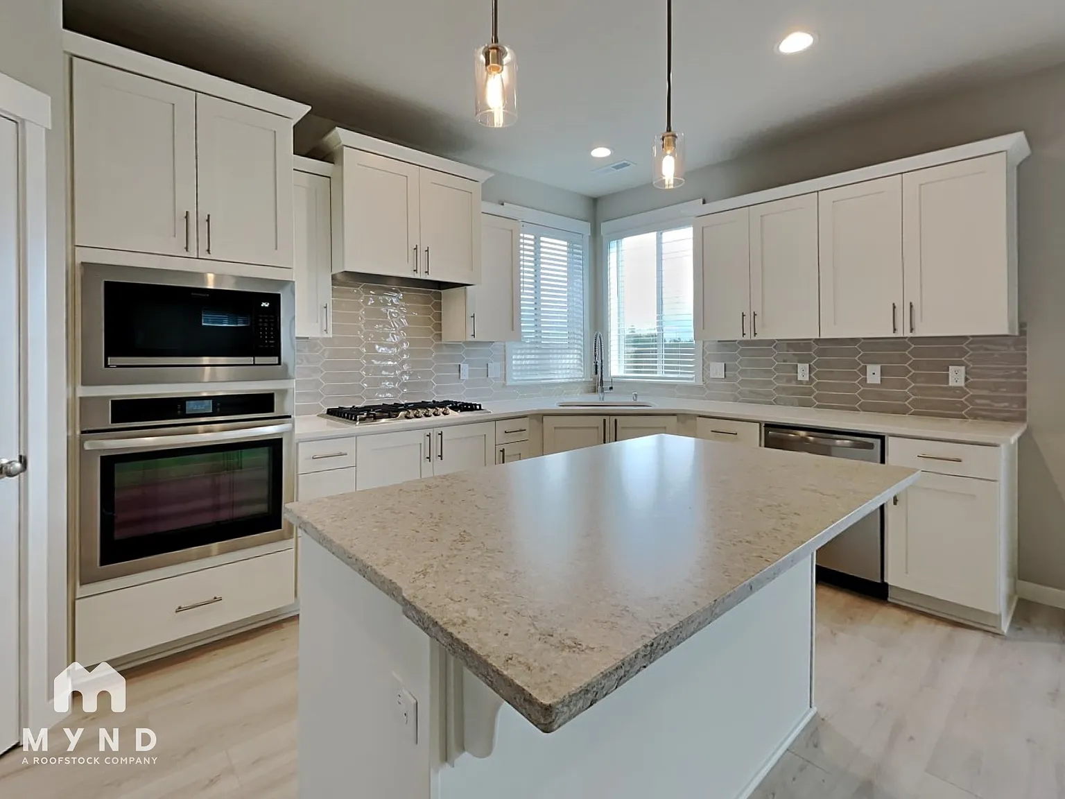 4 bed, 2.5 bath, 2628 sqft, $3,125 — Photo 4