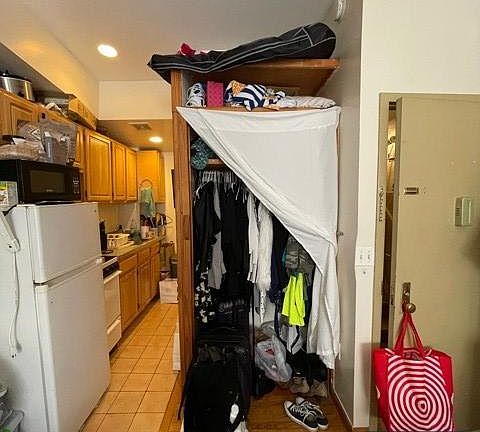 4th image of 154 Orchard St APT 16