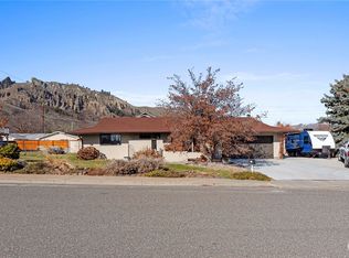 1320 Wedgewood Ave, Wenatchee, WA 98801