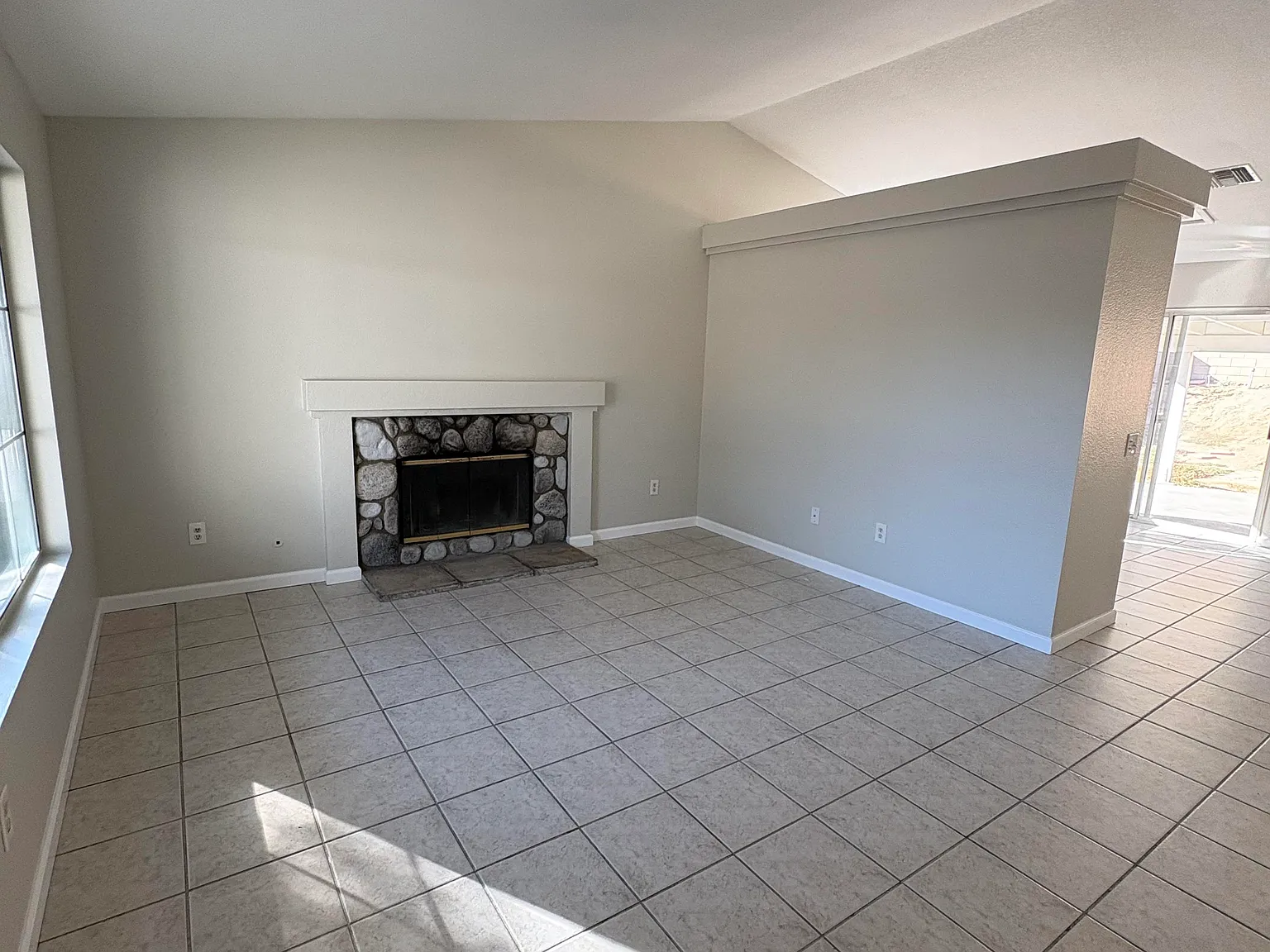 5 bed, 1301 sqft, $2,850 — Photo 3
