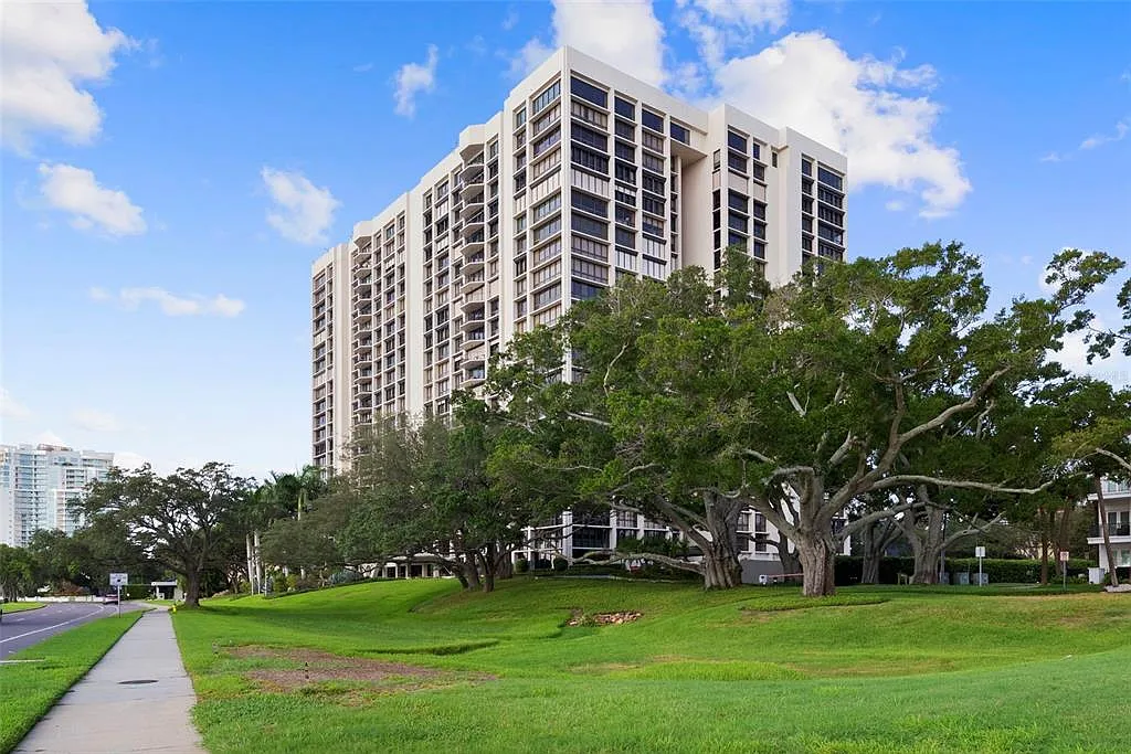 2 bed, 2.0 bath, 1702 sqft, $3,995 — Photo 1