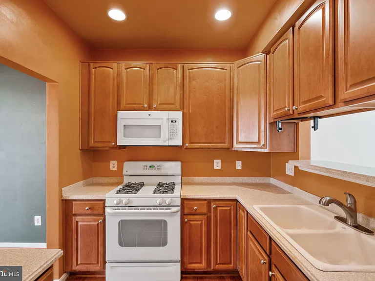 9023 Brewer Creek Pl — Photo 17