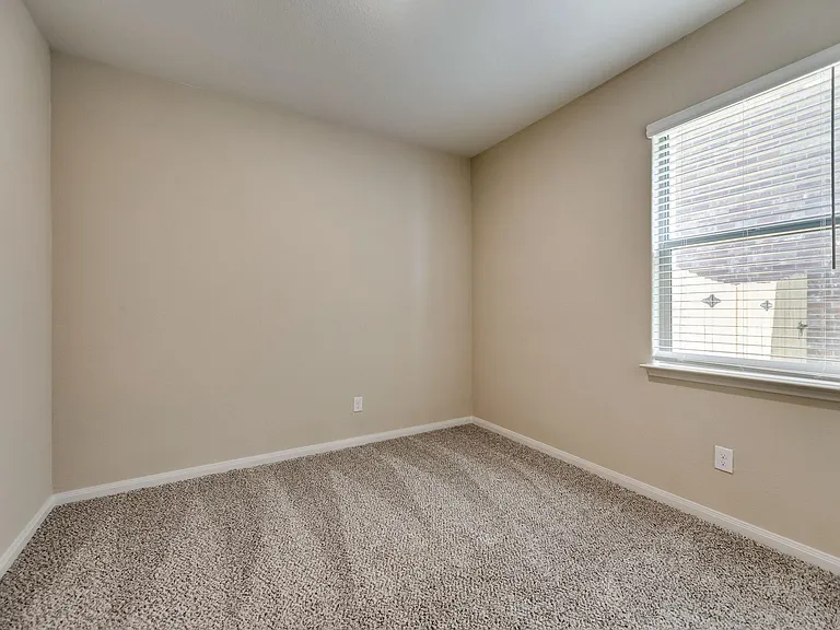 310 Foster Ln — Photo 6