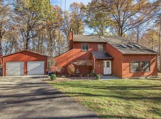8 Deer Hill Rd, Rock Tavern, NY 12575