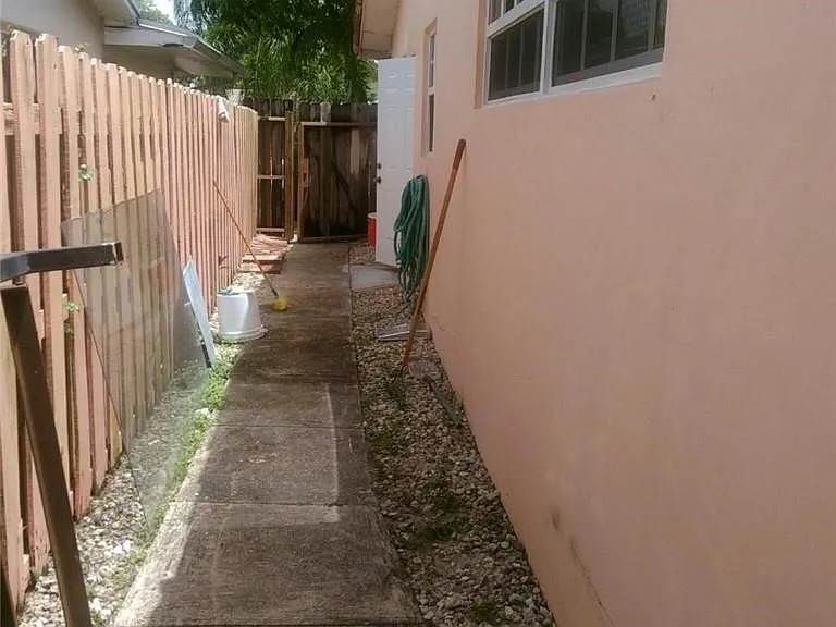 6764 Azalea Dr — Photo 2