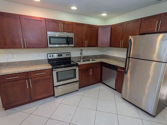 5th image of 3513 Ivanhoe Ave