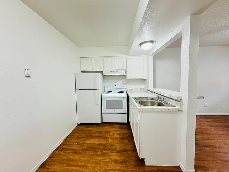 Santa Cruz Apartments - Studios, 1 Bedroom and 2 Bedrooms with Pool! — Photo 18
