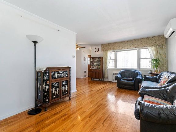 5th image of 67-36 52nd Rd