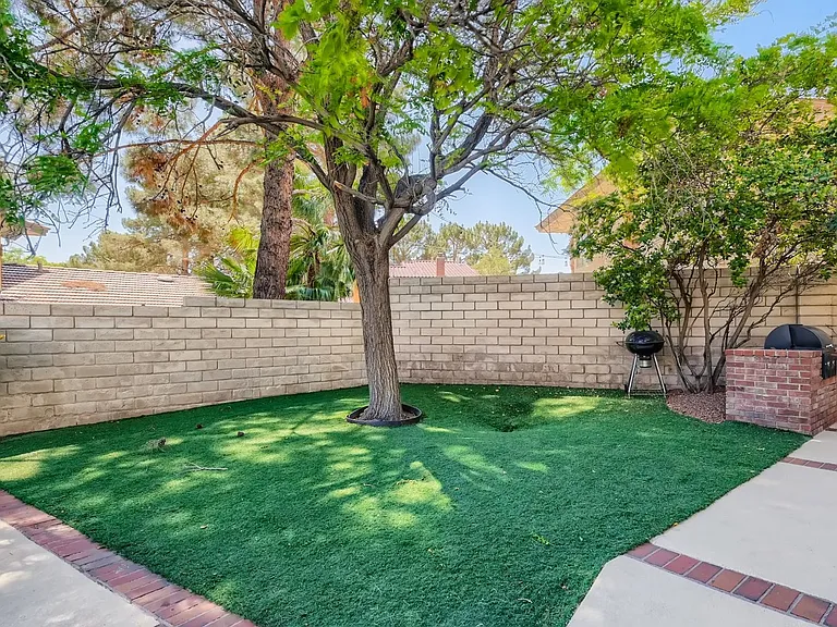 38 Hummingbird Ln — Photo 6