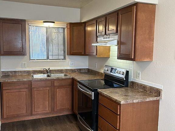 4th image of 3512 Wellesley Dr NE APT B