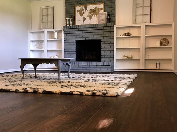 Family Room w/Fireplace