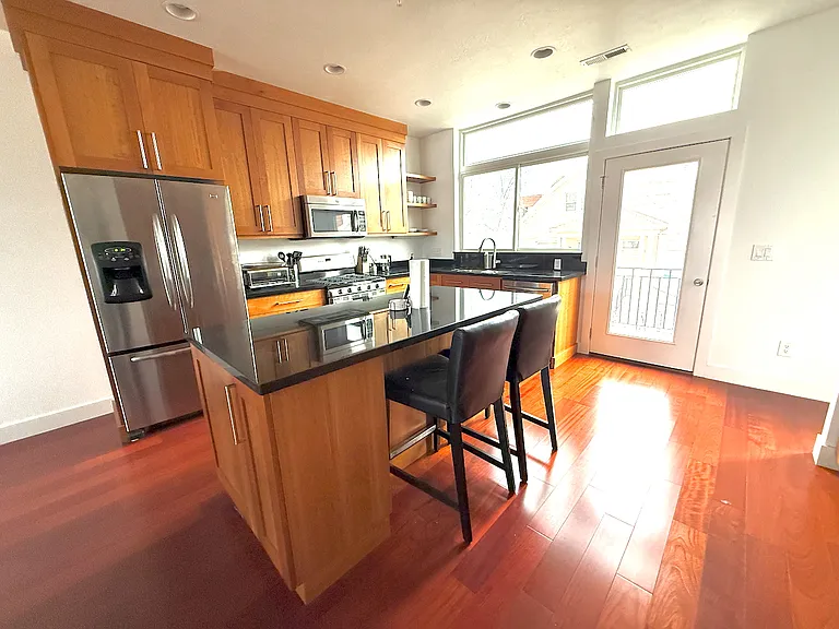 676 E Markea Ave — Photo 6