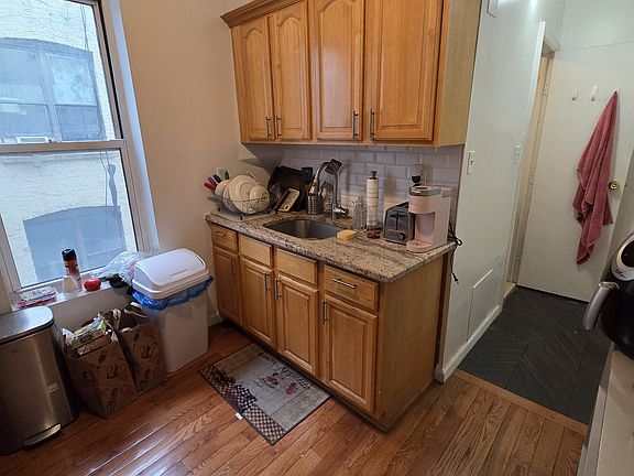 3rd image of 264 E 2nd St APT 6